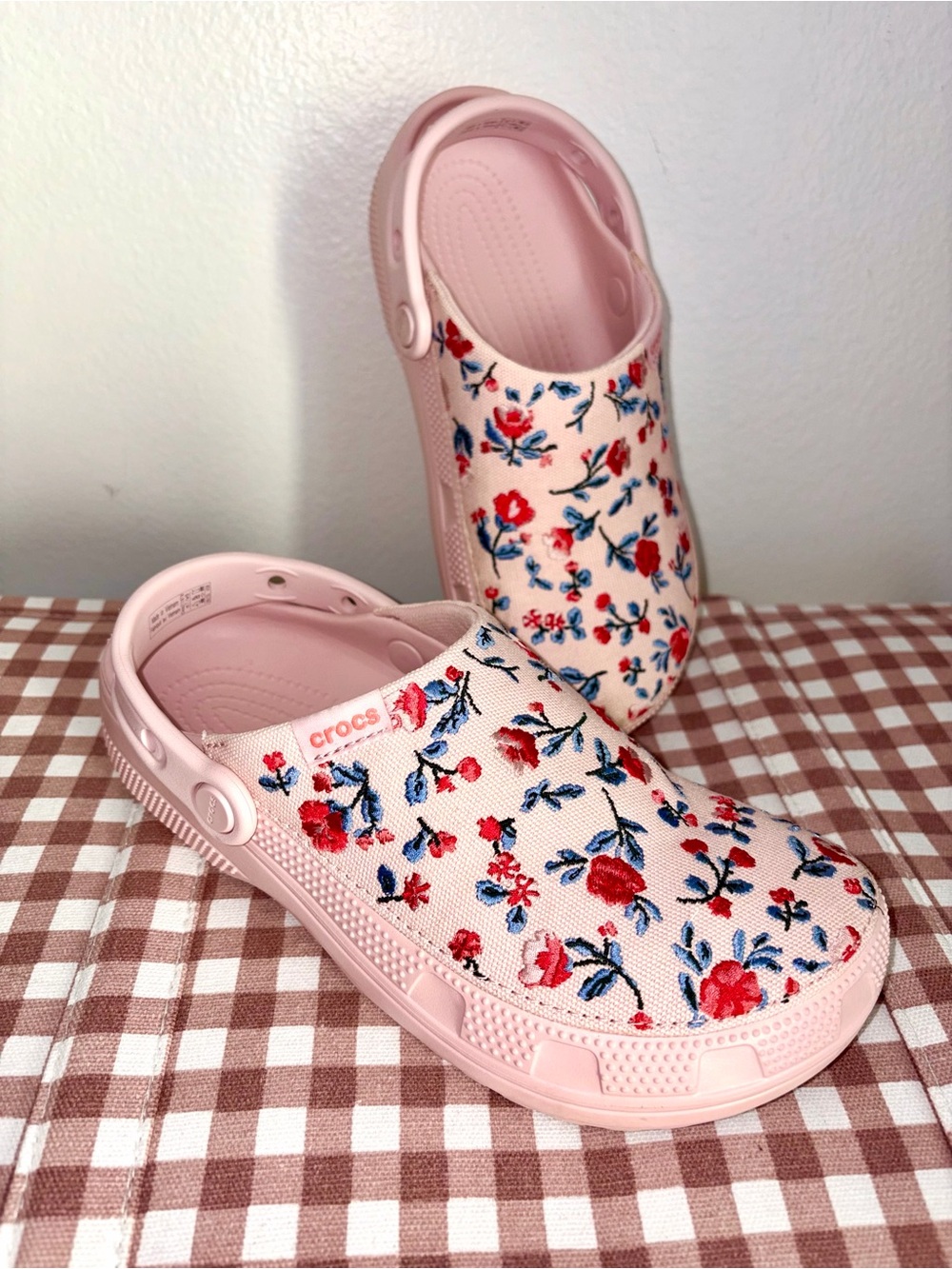 Crocs Classic Crafted Floral Clogs Cotton Candy Pink. Boho, Prairie, Coquette 🎀